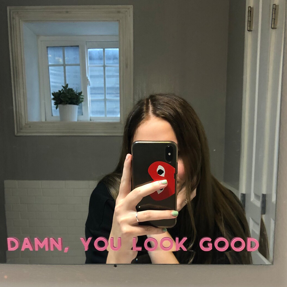 You Look Good Dainty Mirror St - Home Goods Bathroom Mirrors recension och pris